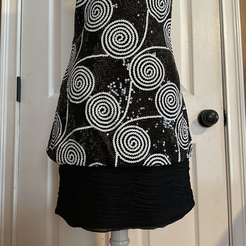 Cache, Size 4, Form Fitting Sequin Evening Dress. - image 3